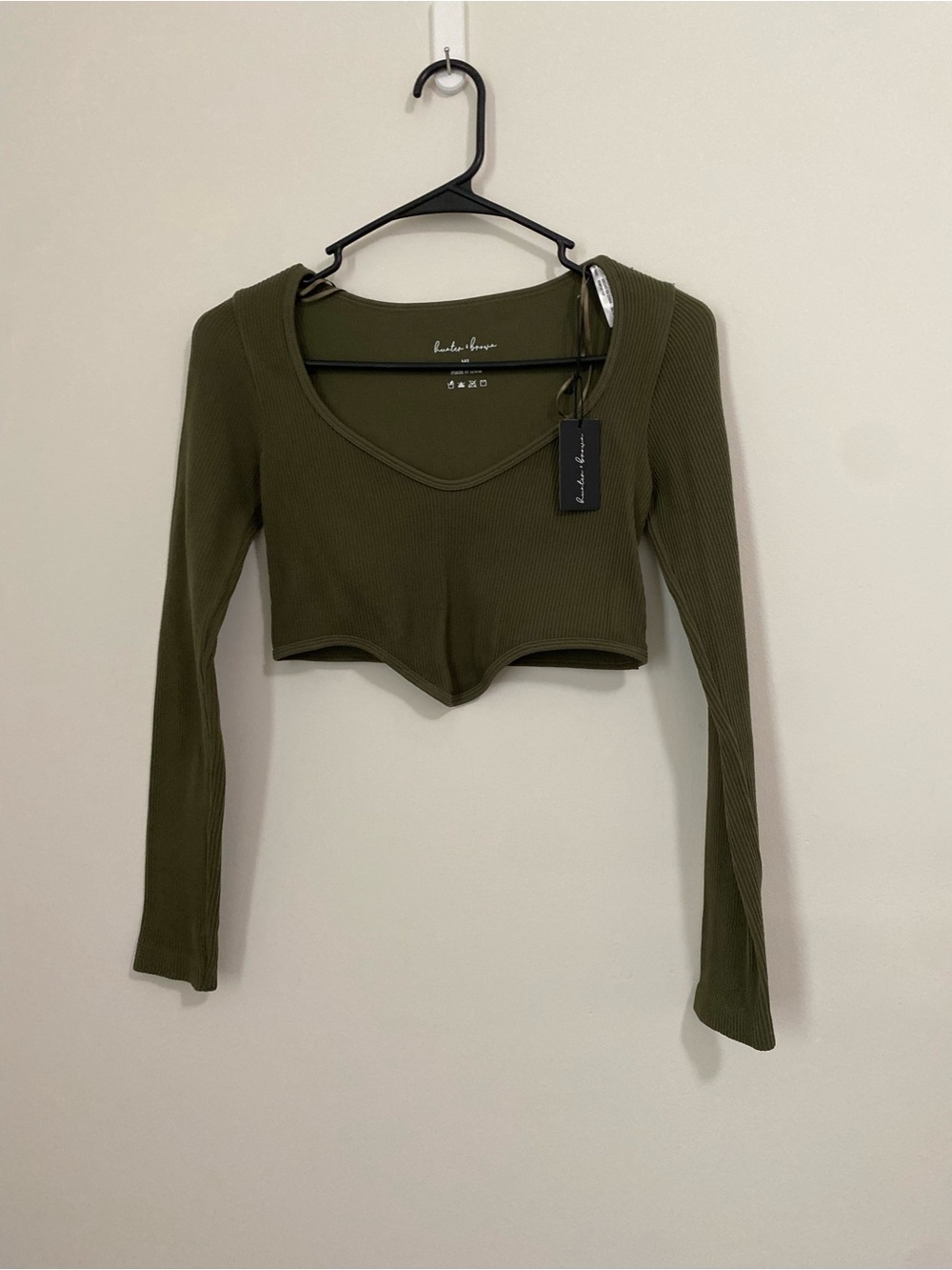Olive Ribbed V-Neck Long Sleeve Crop Top by Bebe & Luxe